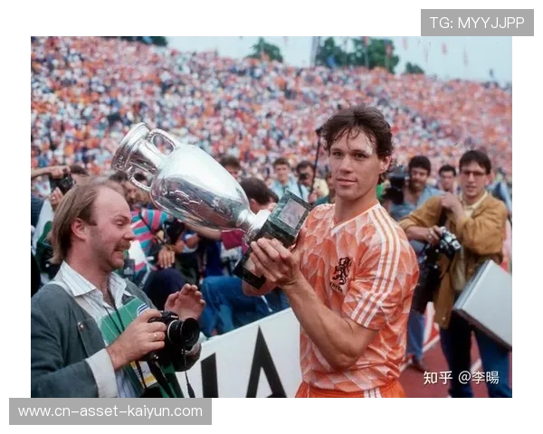 足球中锋头球爆发力堪称怪物:揭秘顶级中锋的制胜利器